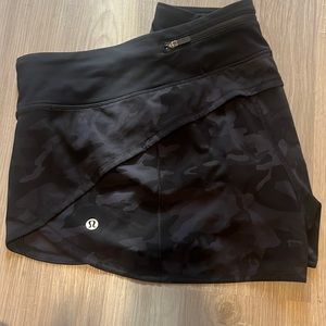 Lululemon 2.5inch hotty hot shorts